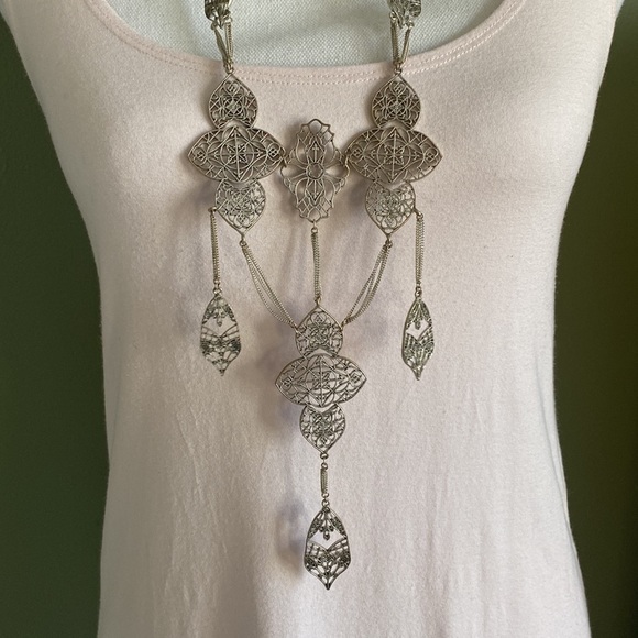 SPECTACULAR DETAILED SILVER METAL LACE NECKLACE - Picture 2 of 7
